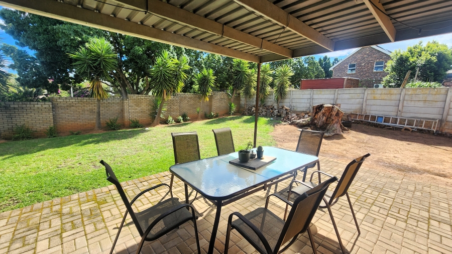 3 Bedroom Property for Sale in Tafelzicht Western Cape